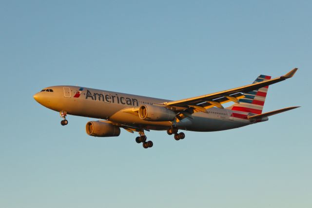Airbus A330-200 (N288AY) - Landing 27R with beautiful fall sunset.