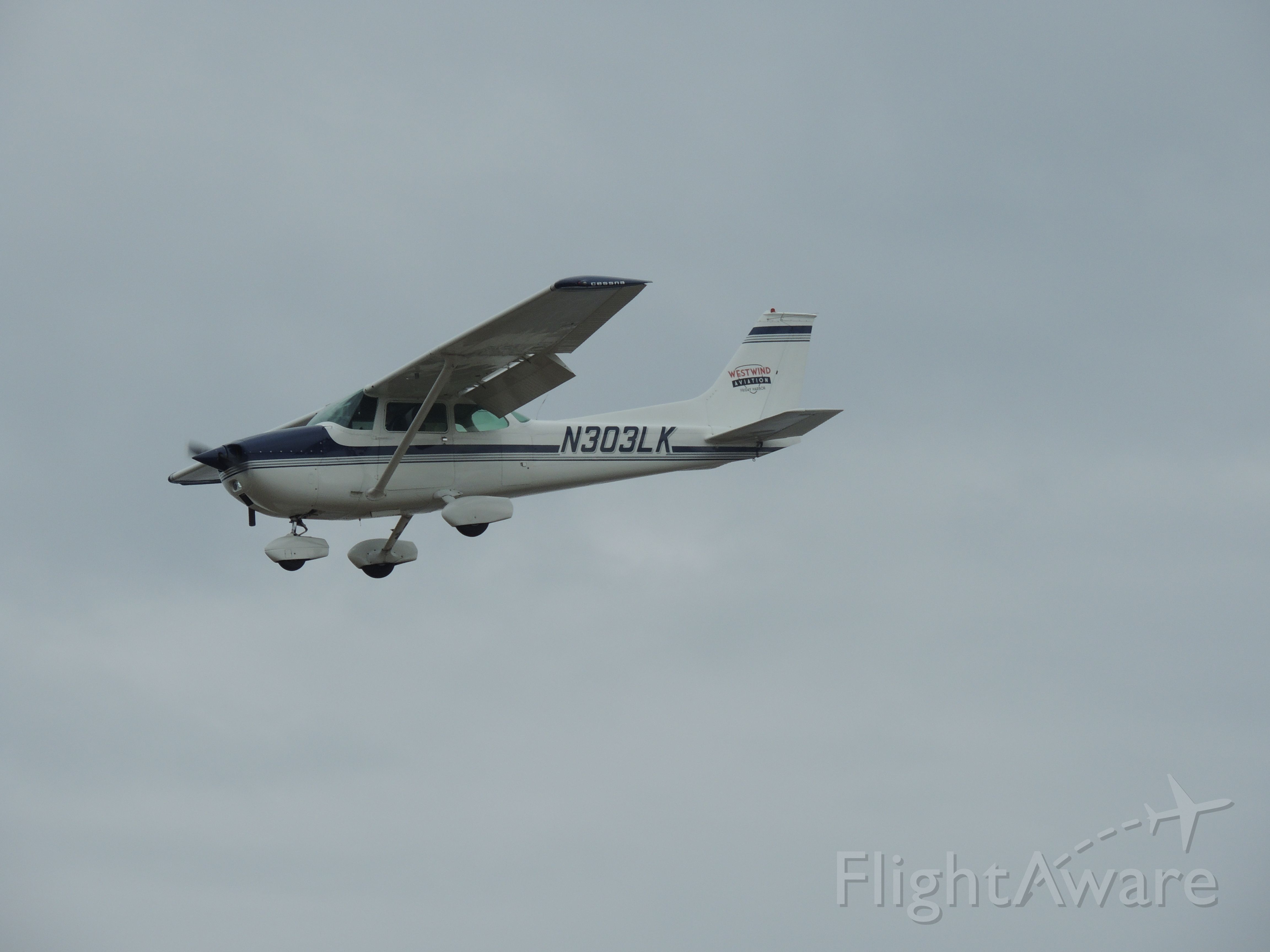 Cessna Skyhawk (N303LK)