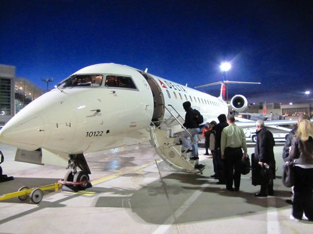 Canadair Regional Jet CRJ-700 (N641CA)