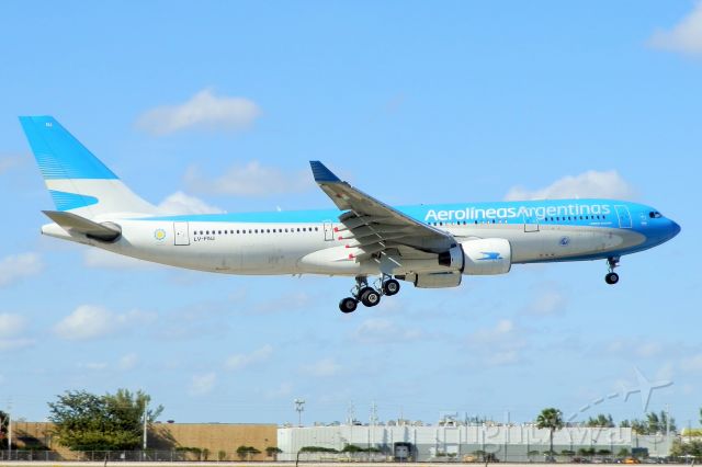 Airbus A330-200 (LV-FNJ)