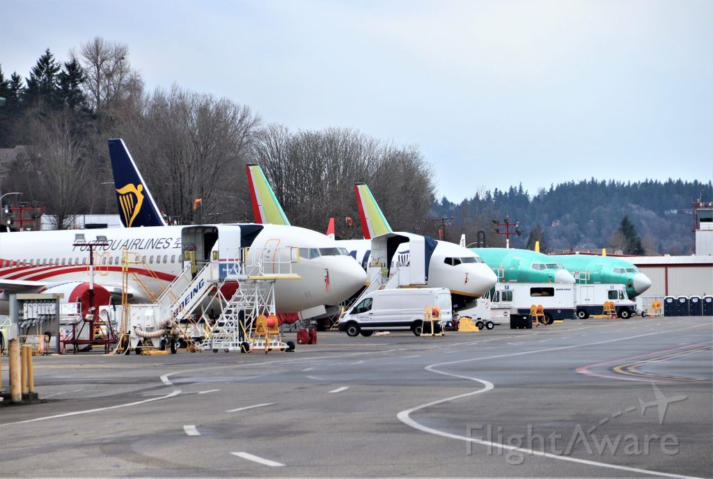 Boeing 737-800 (EI-HGG) - KRNT Dec 28 2019 4 Boeing 737s L to R: is Fuzhou Airlines - No ID, Ryan Air N4027C/EI-HGG, then SWA LN 7873 and SWA LN 7869.