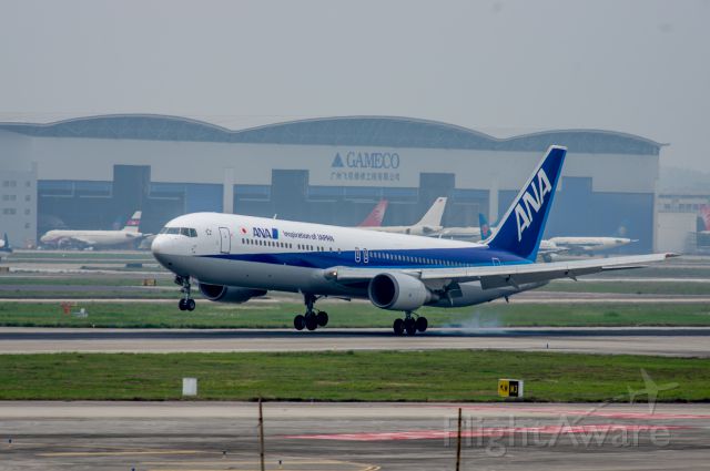 BOEING 767-300 (JA608A) - 摄于广州白云机场