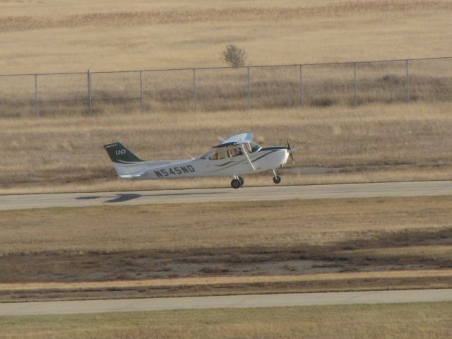 Cessna Skyhawk (N545ND)