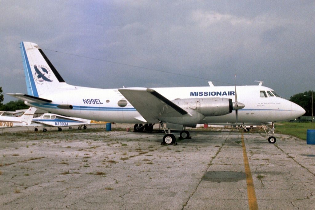 Grumman Gulfstream 1 (N99EL) - Seen here on 28-Sep-03.  Registration cancelled 19-May-15.