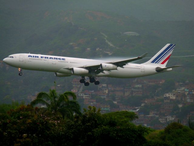 Airbus A340-600 (F-GLZT)