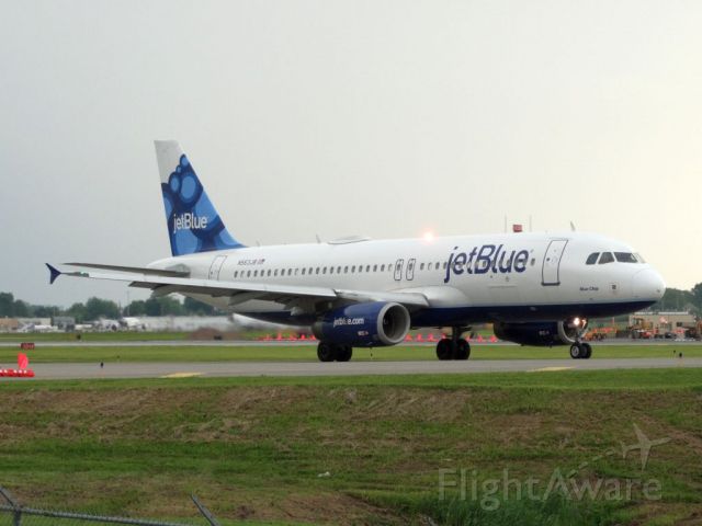 Airbus A320 (N563JB)
