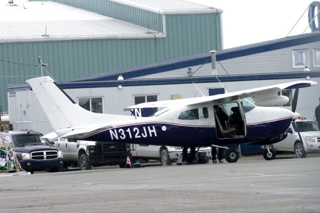 Cessna Centurion (N312JH) - Nice warm day here in Iqaluit, Nunavut for plane spotting