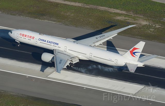 BOEING 777-300ER (B-2001)