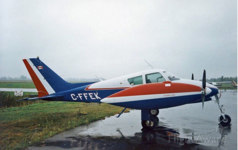 Cessna 310 (C-FFEK)