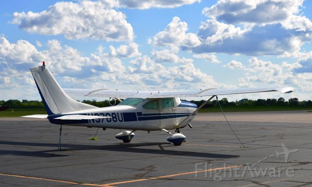 Cessna Skylane (N3708U) - Cessna 182 Skylane N3708U in Ann Arbor 