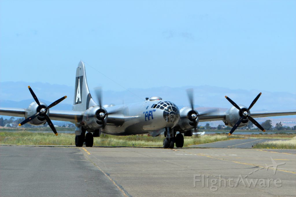 Boeing B-29 Superfortress (N529B) - Taxi back to static display.