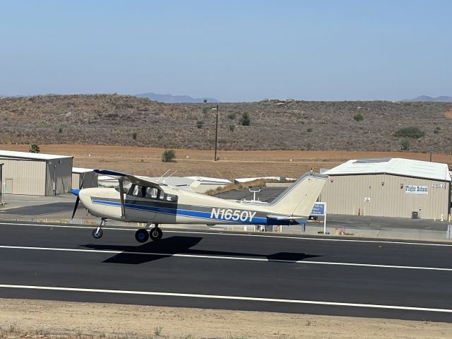 Cessna Skyhawk (N1650Y)