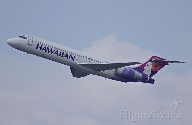 Boeing 717-200 (N483HA) - Hawaiian departing Kona for another inter-island flight.
