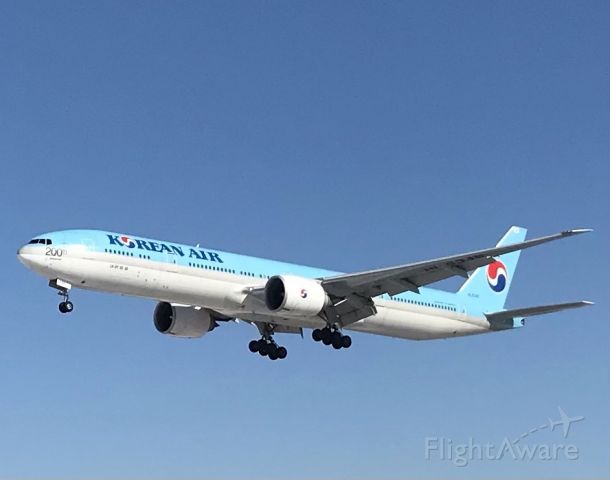 BOEING 777-300 (HL8346) - 200th boeing sticker! Runway 25 arrival! 2/27/22.