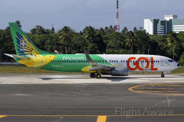 Boeing 737-800 (PR-GUK) - Boeing 737-700 (PR-GUK) Gol Foto tirada em Salvador SBSV