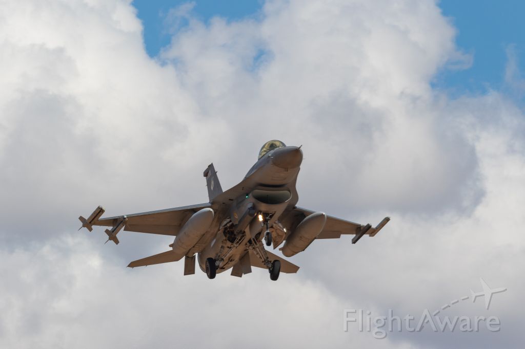 Lockheed F-16 Fighting Falcon — - Northern Ave 21L approach