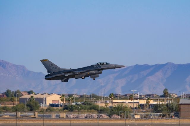 Lockheed F-16 Fighting Falcon —