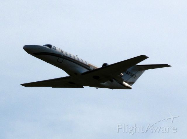 Cessna Citation CJ3 (N525EZ) - Based at RELIANT AIR, where you find the lowest fuel price on the Danbury (KDXR) airport!