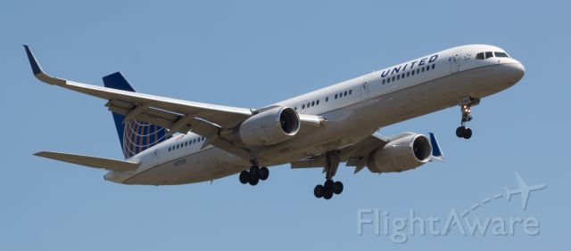 Boeing 757-200 (N17122) - One of my favorite planes on final for RWY27.