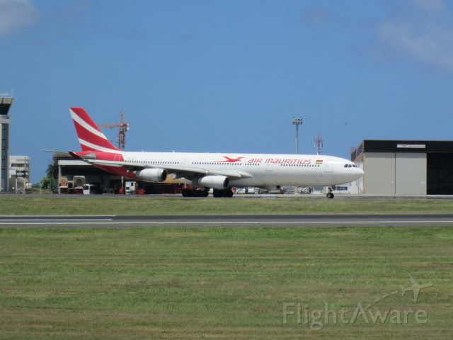 Airbus A340-300 (3B-NAY)