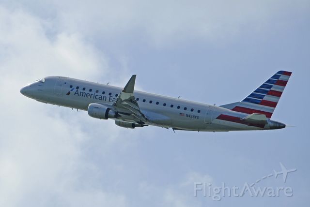 Embraer 175 (N428YX) - Departing runway 9 back to Charlotte after a quick 50 minute turnaround.br /br /March 3, 2020