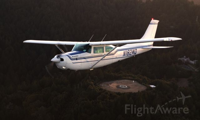 Cessna Skylane RG (N182WD) - Photo by Lisa Frey