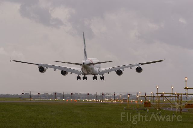 Airbus A380-800 (A6-EDZ) - Landing op de Zwanenburgbaan 17-09-2013