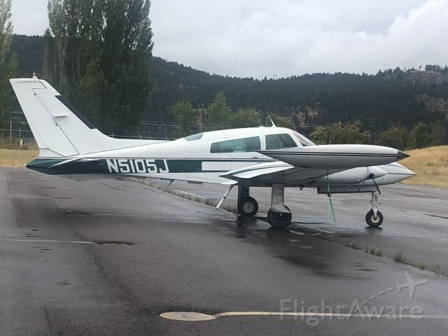 Cessna 310 (N5105J)