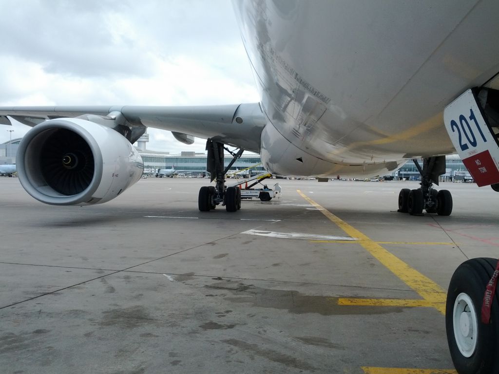 Airbus A330-200 (C-GTSR)