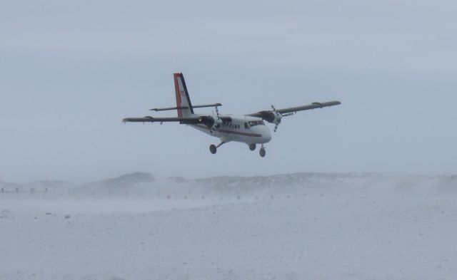 De Havilland Canada Twin Otter (C-GTKB) - Landing in 34kt winds