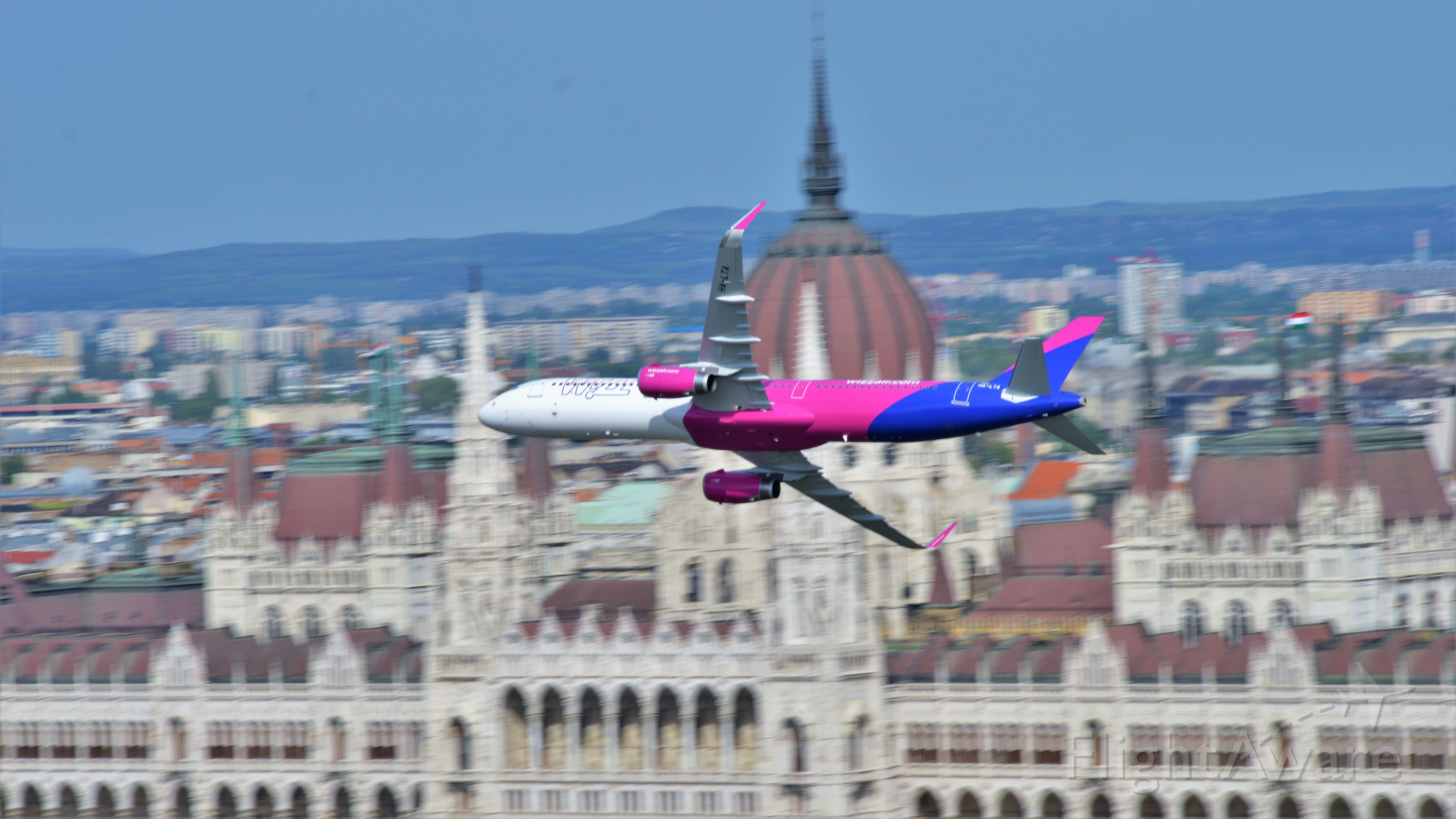Airbus A321 (HA-LTA) - Low pass in Budapest