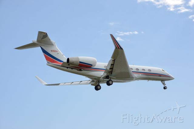 Gulfstream Aerospace Gulfstream G650 (N100A) - ExxonMobil G650ER lands at KDCA on 2019-09-26.br /br /Contact photographer reproduction(s).