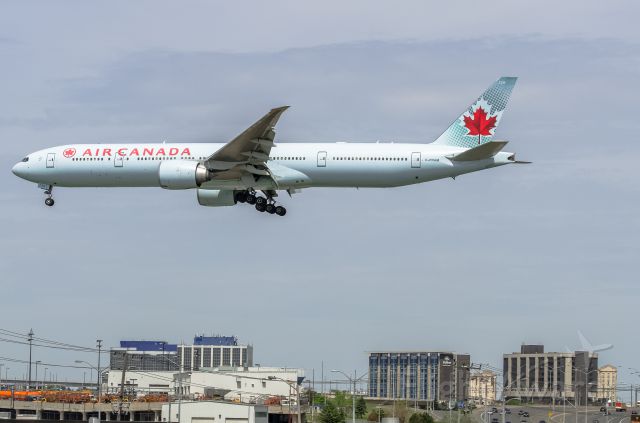 BOEING 777-300ER (C-FRAM) - Air Canada 77W C-FRAM