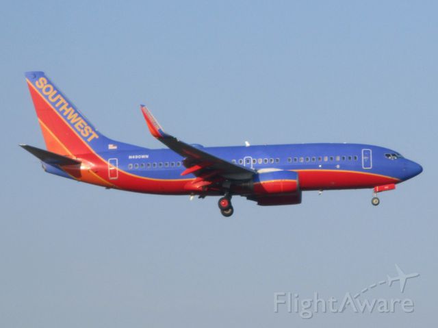 Boeing 737-700 (N490WN) - Southwest flight 712 arriving from St. Louis, MO