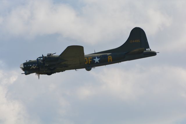 Boeing B-17 Flying Fortress (G-BEDF) - Sally B performing at Duxford Airshow 20 Sep 2015