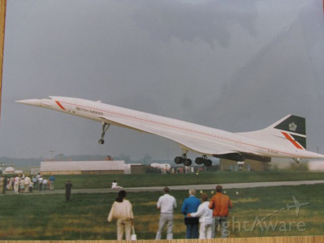 Aerospatiale Concorde (G-BOAE) - out/side spotters club room