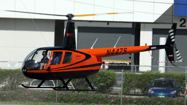 Robinson R-44 (N447S) - Hovering practices