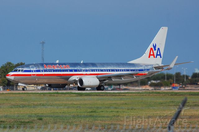 Boeing 737-700 (N952AA) - Starting to roll down 17L on its way out of Austin.