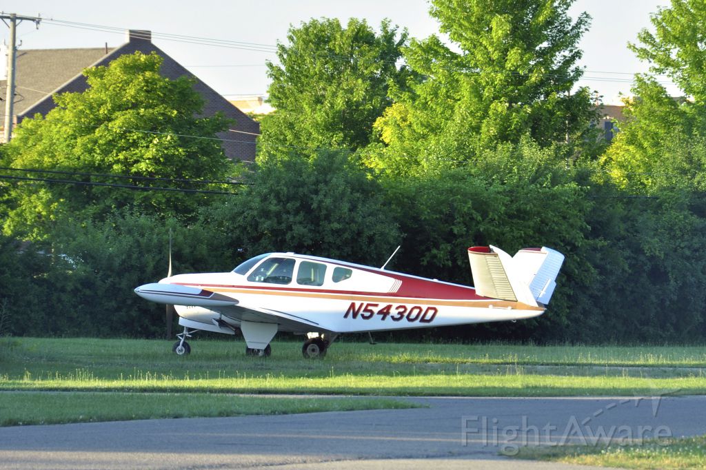 Beechcraft 35 Bonanza (N5430D) - Beech H35 Bonanza N5430D in Ann Arbor 