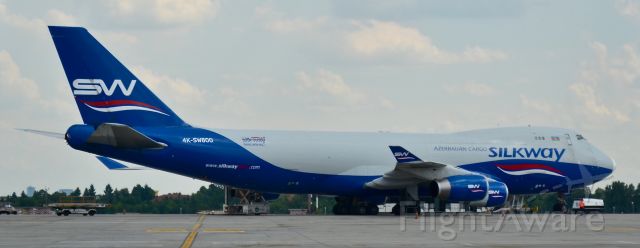 Boeing 747-200 (4KSW800) - Un gigante de los aires en mi patio. (Bucharest International Airport)