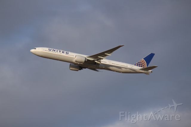 BOEING 777-300ER (N2142U) - Taking off 28R.