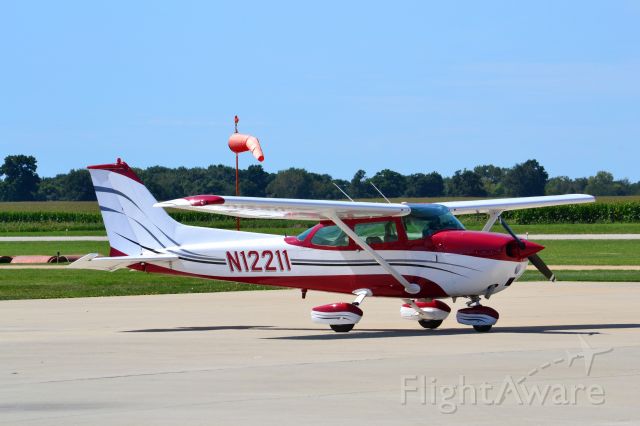 Cessna Skyhawk (N12211) - Plane spotting at KVYS