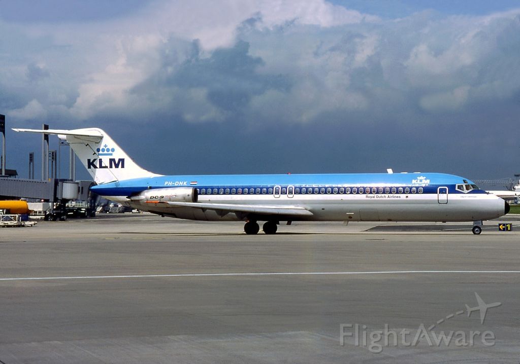 McDonnell Douglas DC-9-30 (PH-DNK) - scanned from postcard