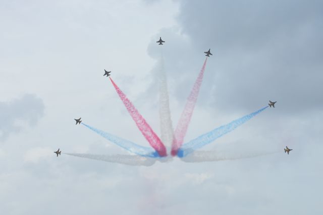 — — - A spectacular display by the Korean Black Eagles display team at the Singapore Airshow 20 February 2016. 