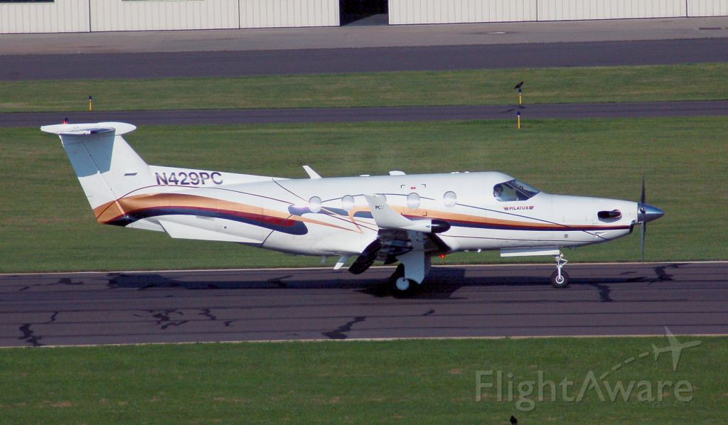 Pilatus PC-12 (N429PC) - Landing OXC