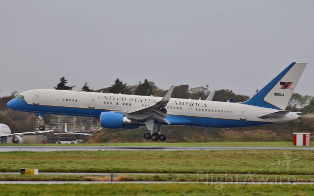 99-0004 — - usaf c-32a 99-0004 about to land at shannon 17/10/14.