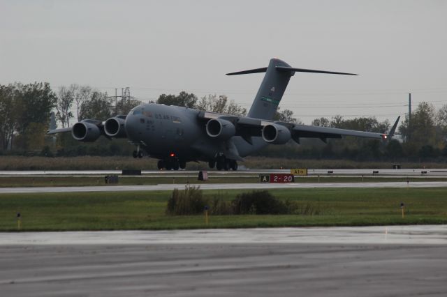 — — - C-17 landing at Gary Regional Airport