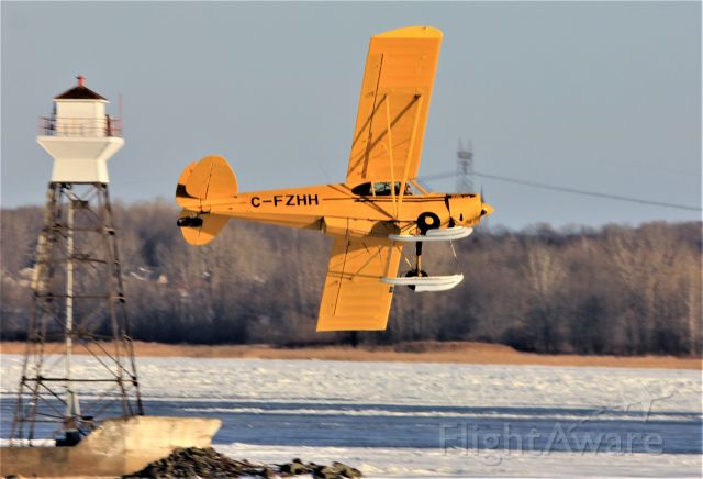C-FZHH — - C-FZHH Piper PA-18 135 survolant le fleuve St-Laurent à Lavaltrie QC. le 13-02-2022 à 16:11