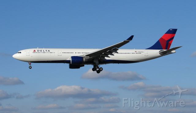 Airbus A330-300 (N812NW)