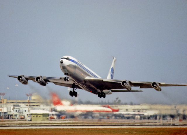 Boeing 707-300 —